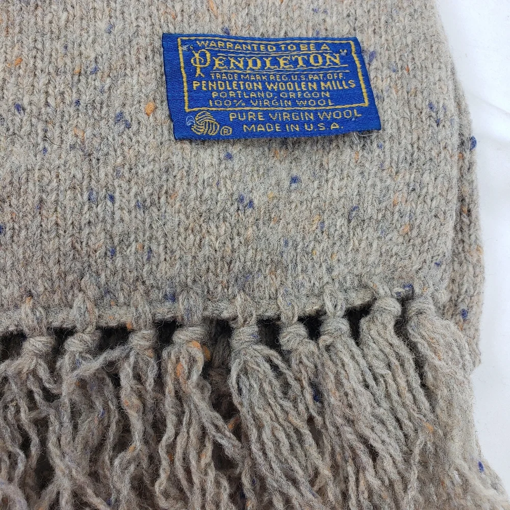 Elegant Beige Wool Scarf - Picture 2 of 3